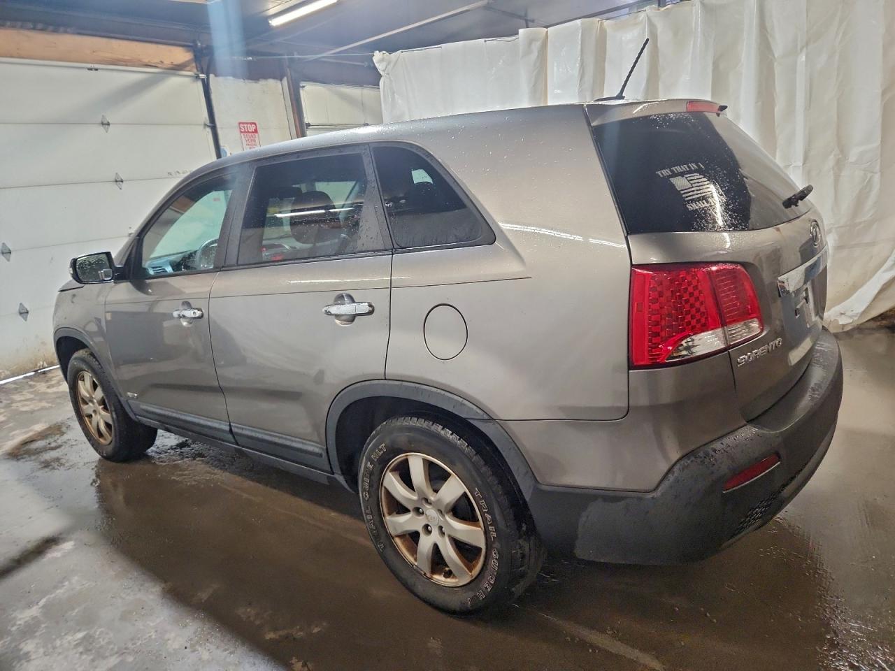2011 KIA SORENTO BASE photo 2