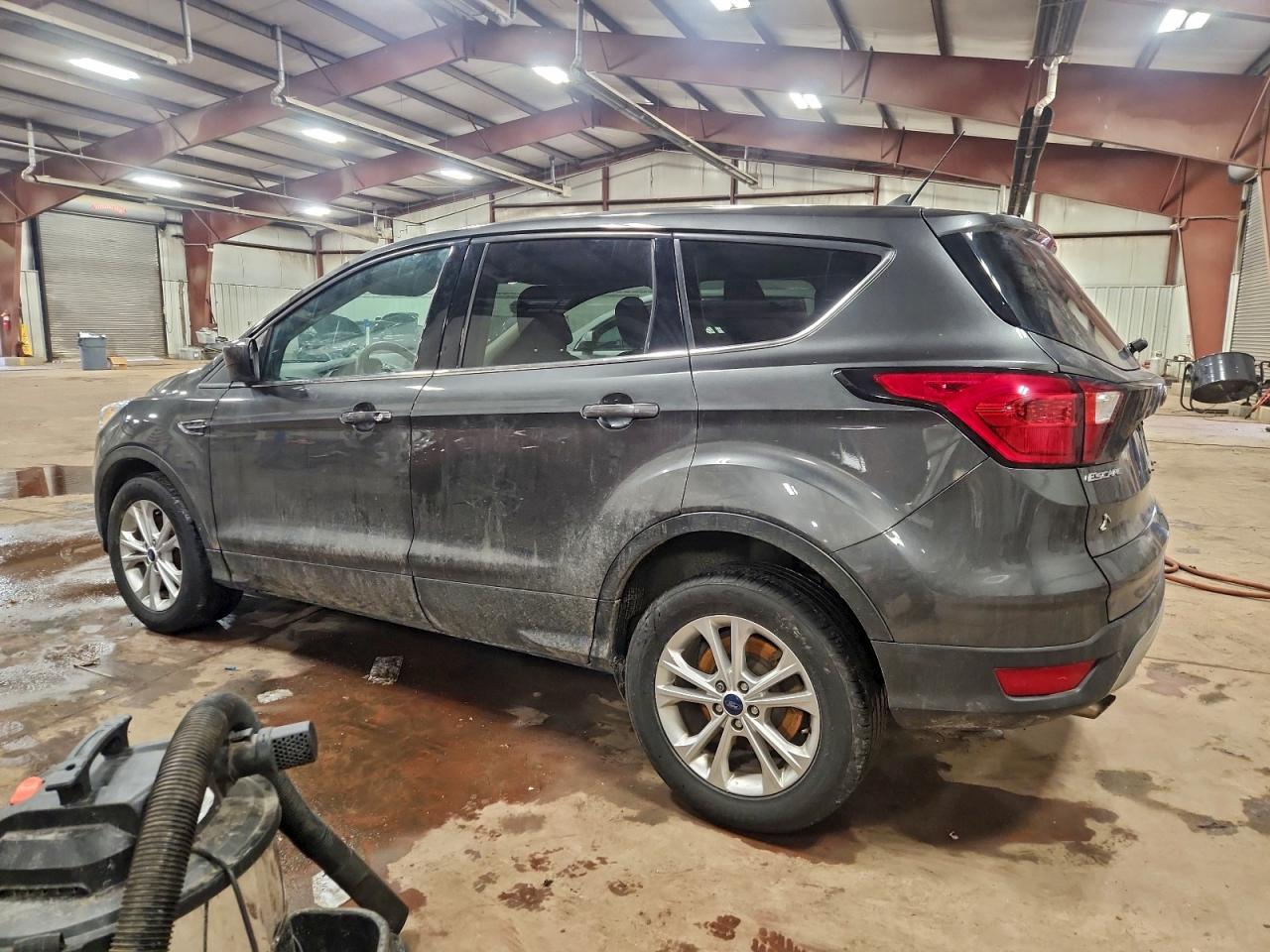 2019 FORD ESCAPE SE photo 2