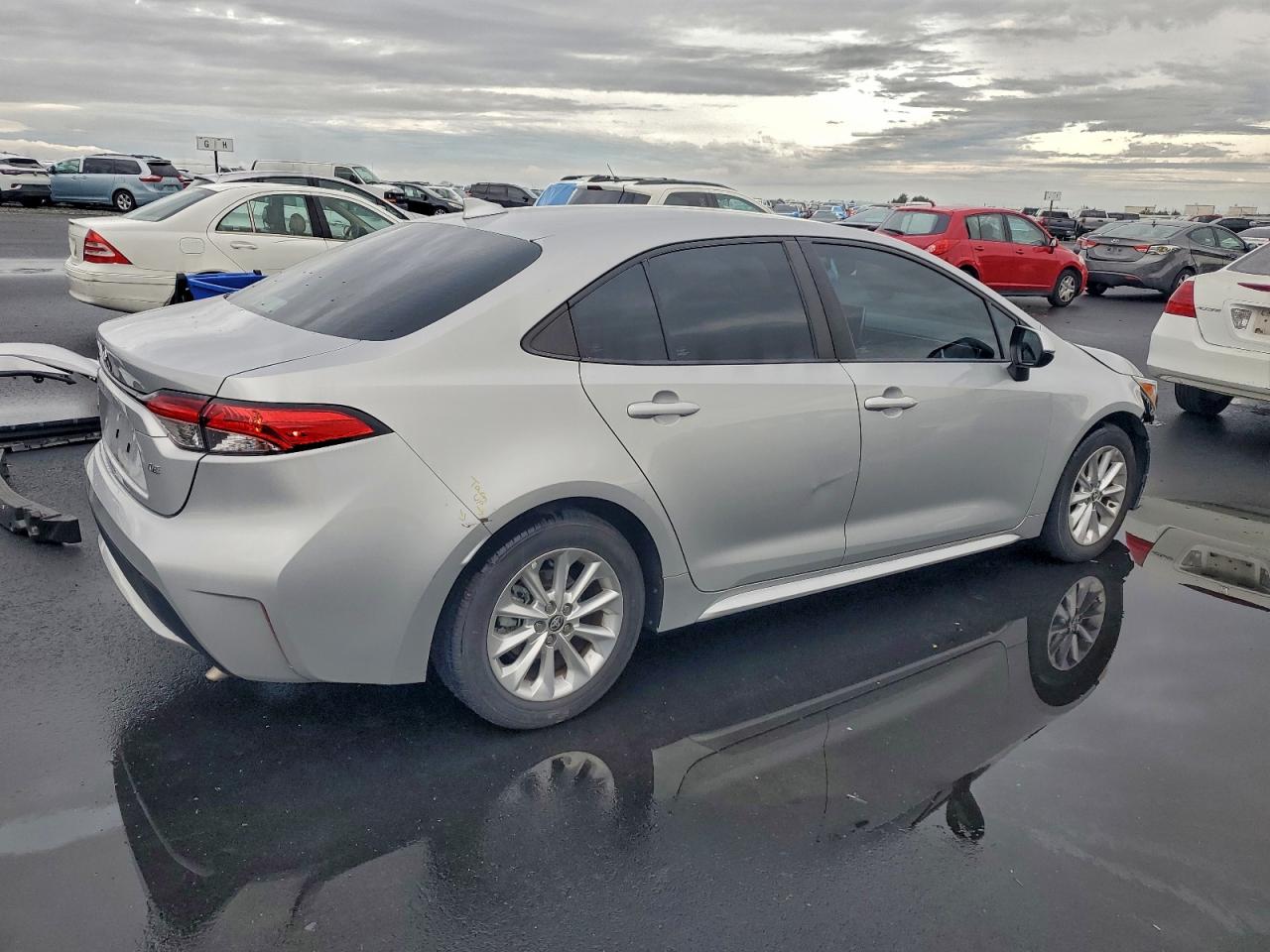 2021 TOYOTA COROLLA LE photo 3