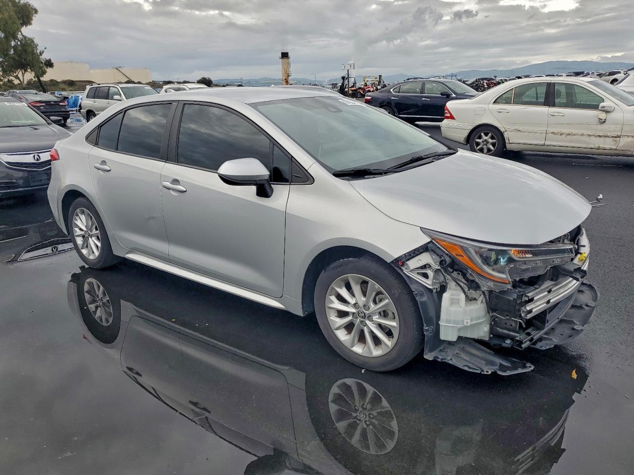 2021 TOYOTA COROLLA LE photo 4