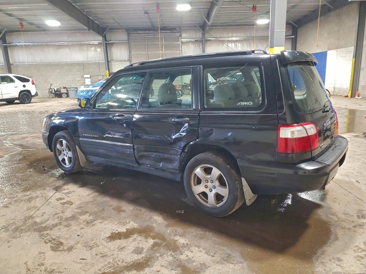 2002 SUBARU FORESTER S photo 2