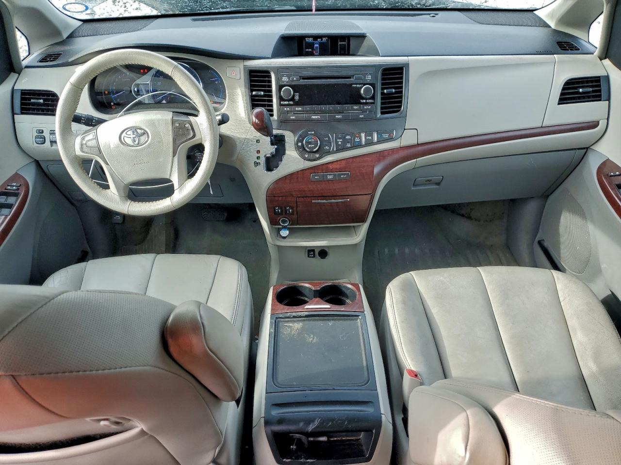 2013 TOYOTA SIENNA photo 8