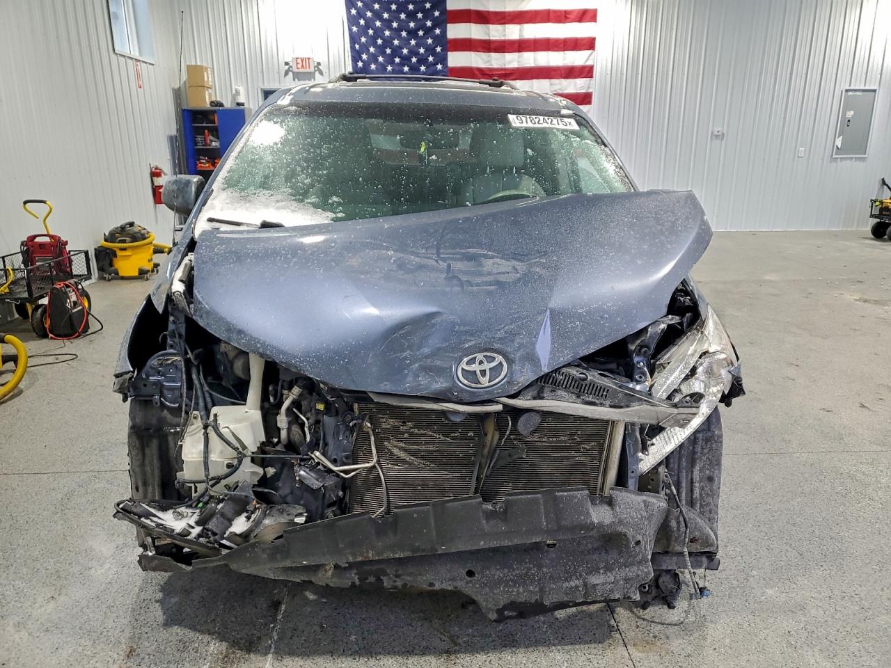 2013 TOYOTA SIENNA photo 5