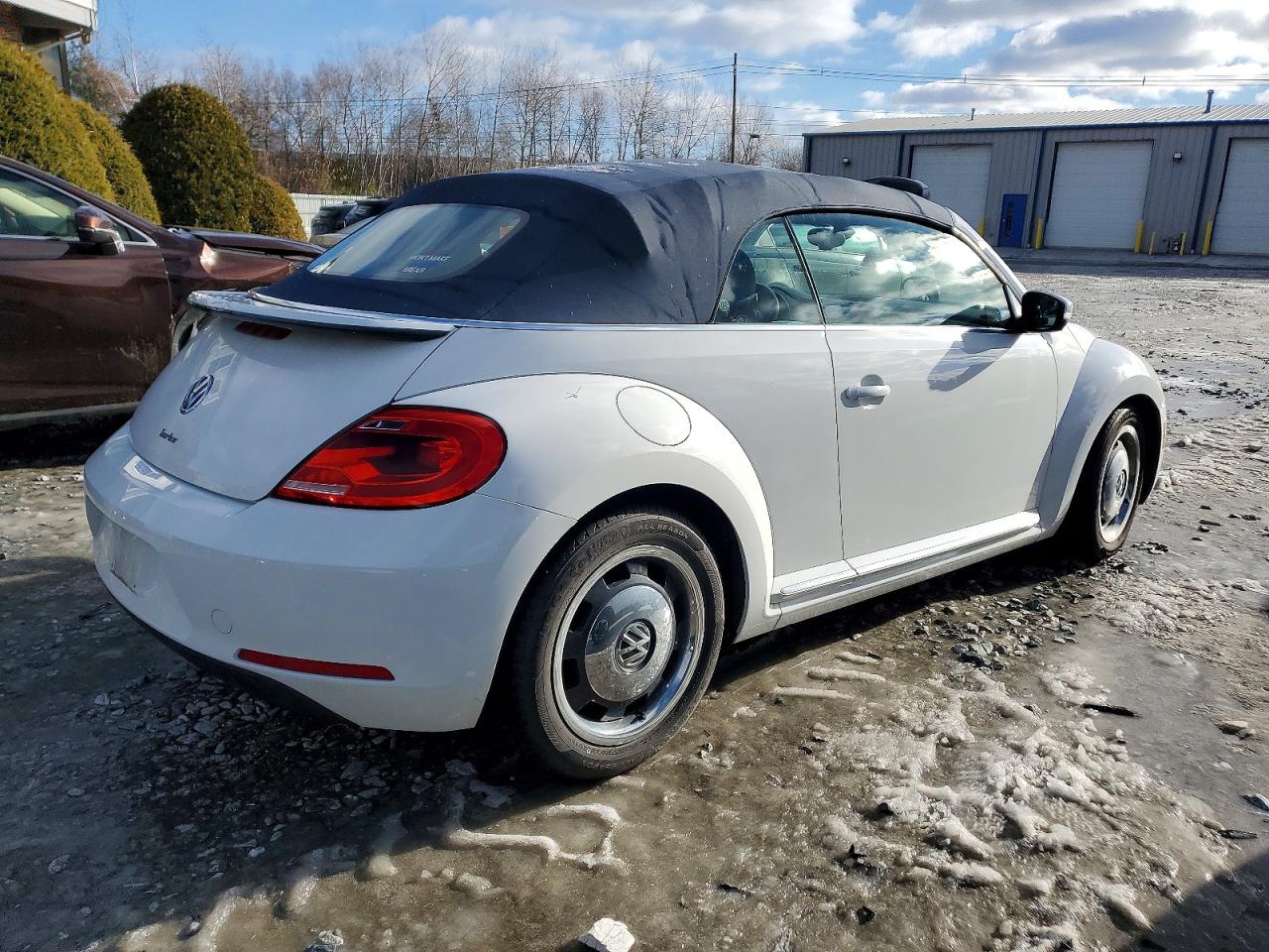 2016 VOLKSWAGEN BEETLE S/SE photo 3