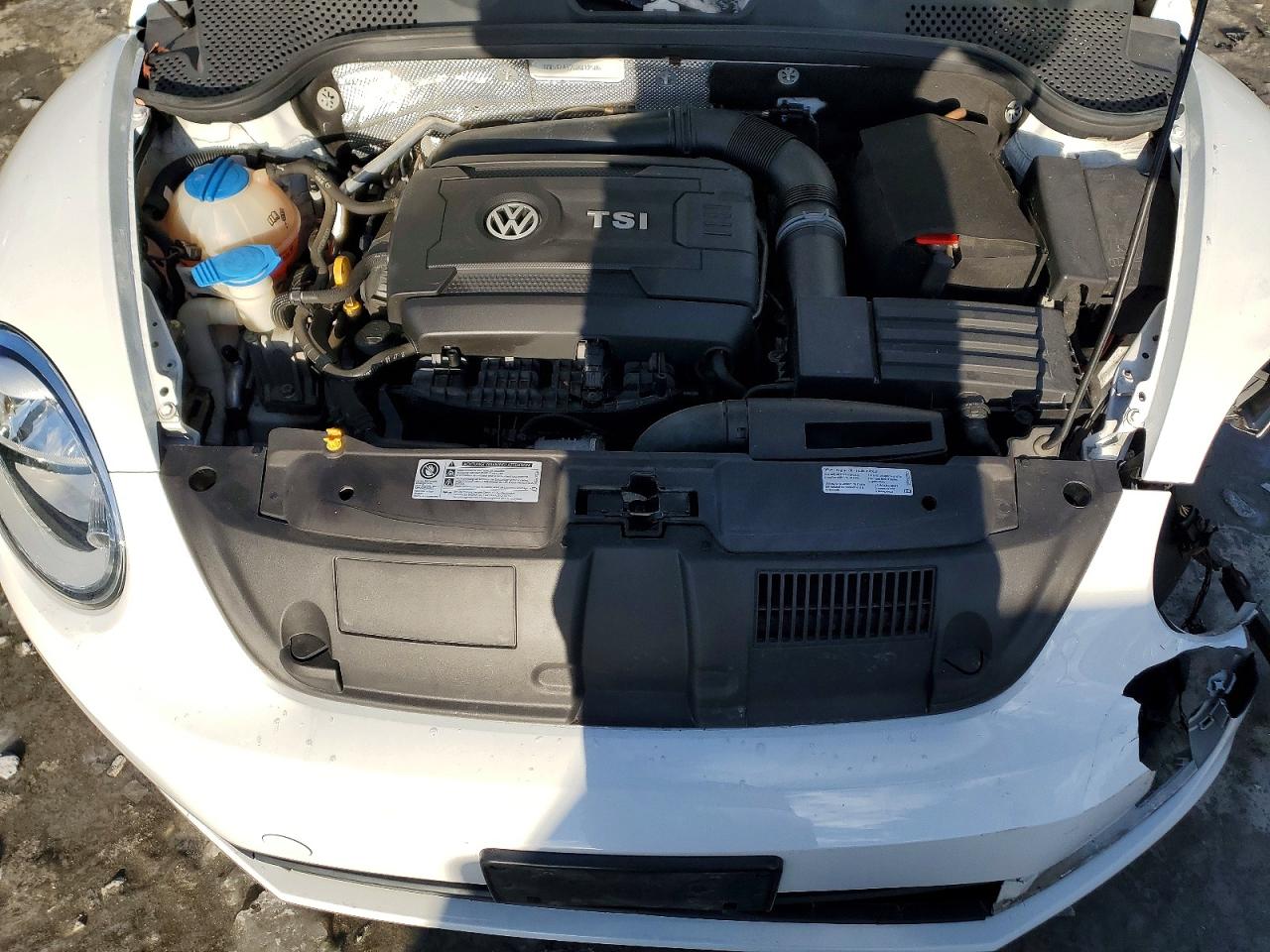 2016 VOLKSWAGEN BEETLE S/SE photo 11