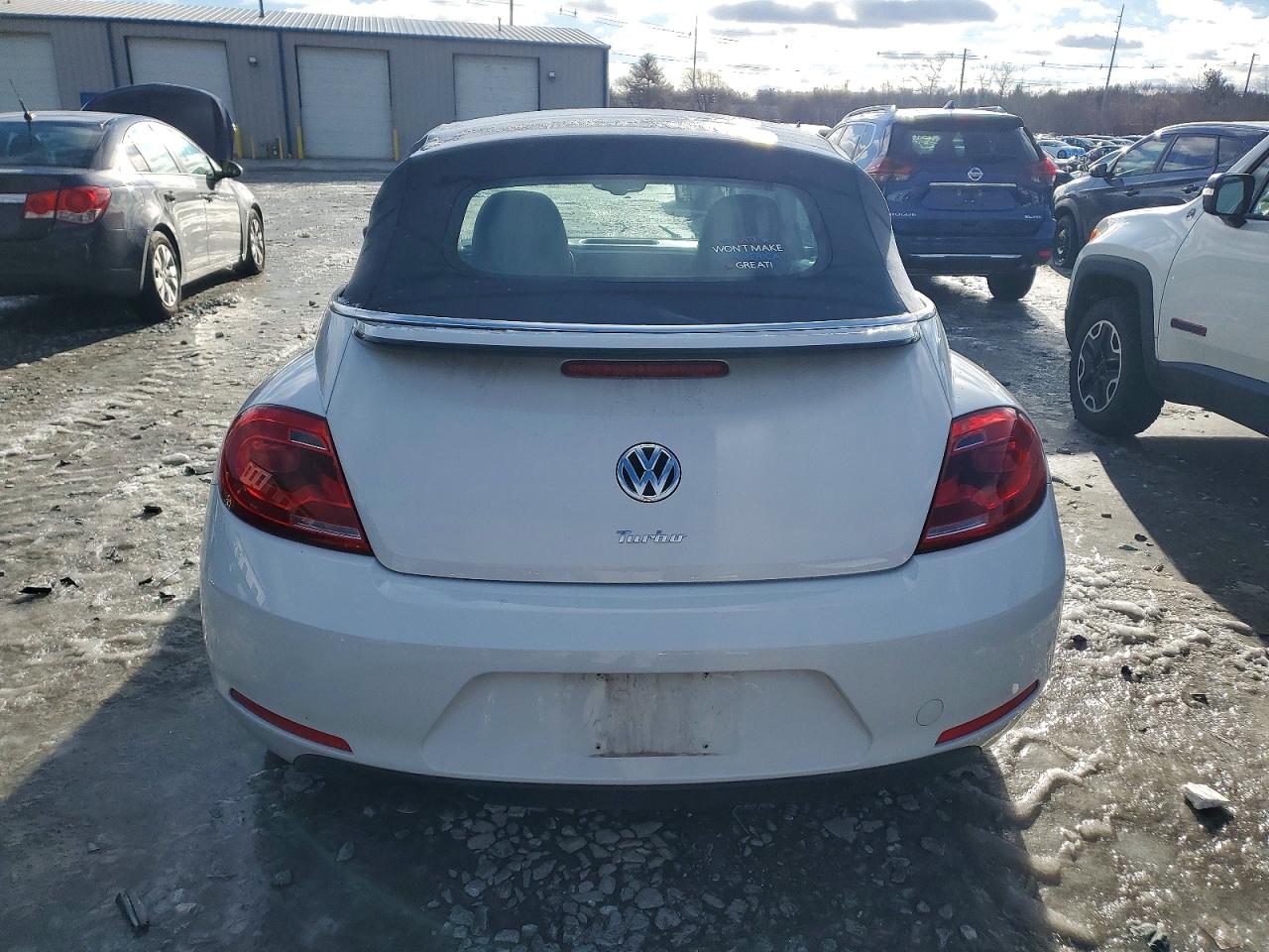 2016 VOLKSWAGEN BEETLE S/SE photo 6