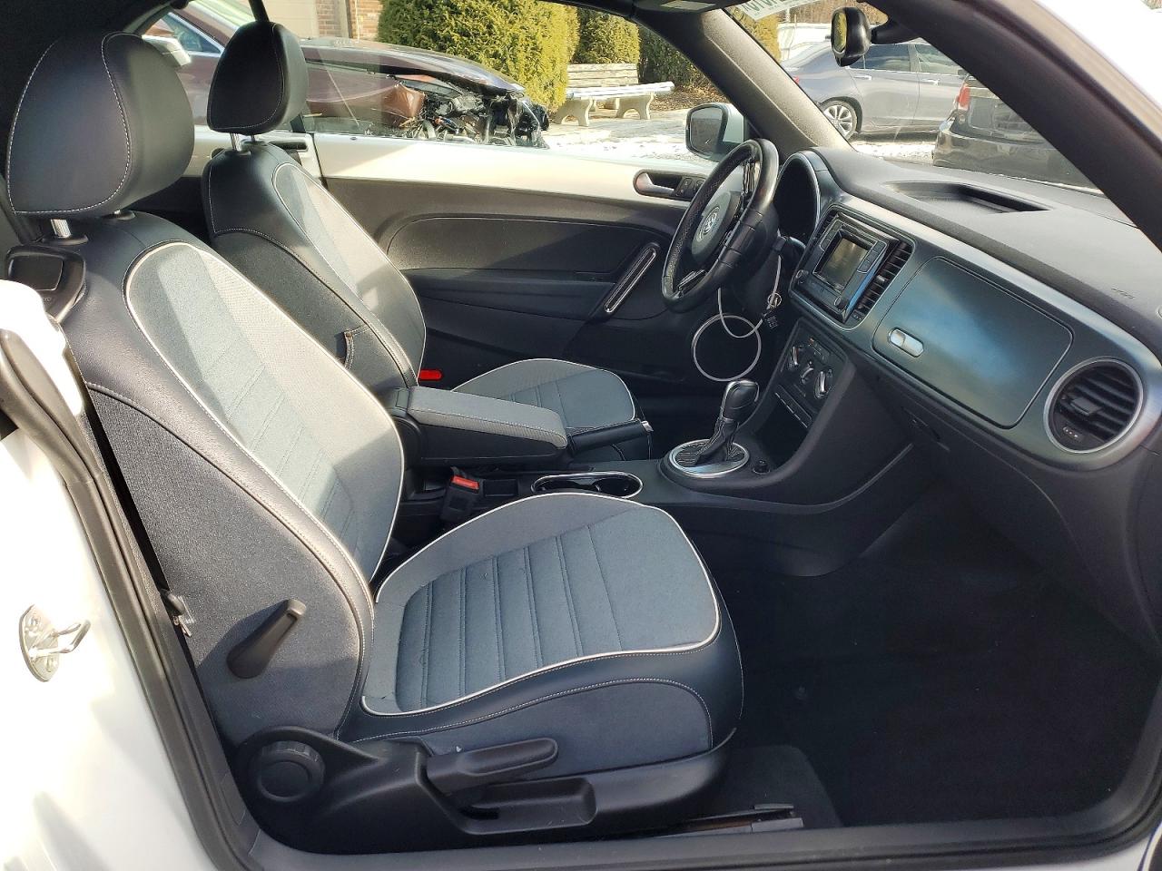 2016 VOLKSWAGEN BEETLE S/SE photo 10
