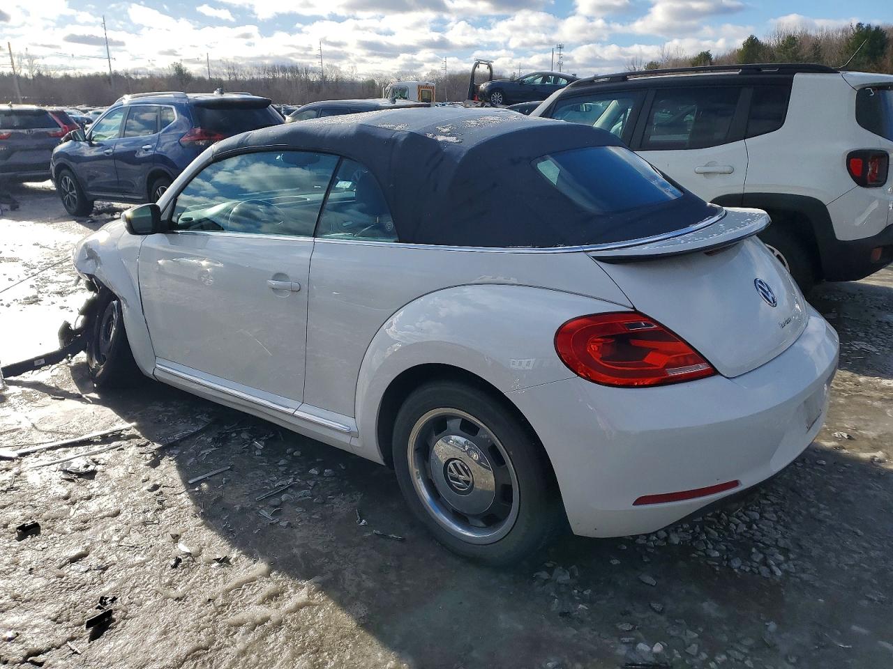 2016 VOLKSWAGEN BEETLE S/SE photo 2