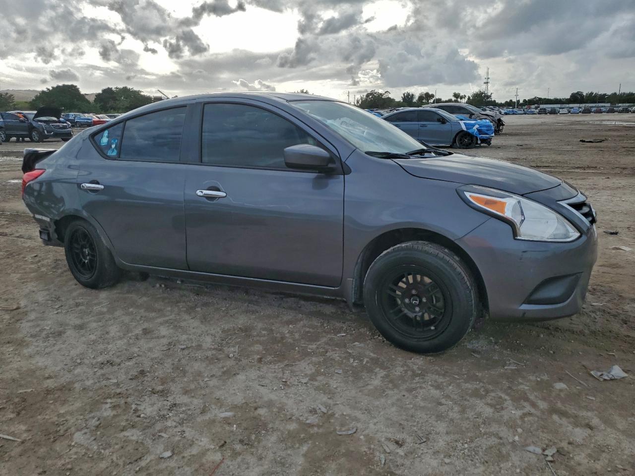 2019 NISSAN VERSA SV photo 10