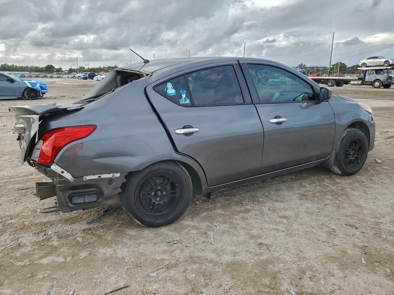 2019 NISSAN VERSA SV photo 7