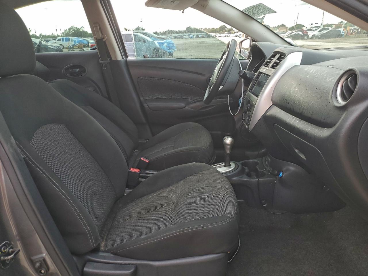 2019 NISSAN VERSA SV photo 19