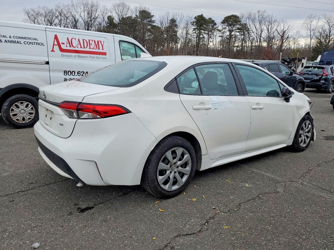 2022 TOYOTA COROLLA LE photo 3