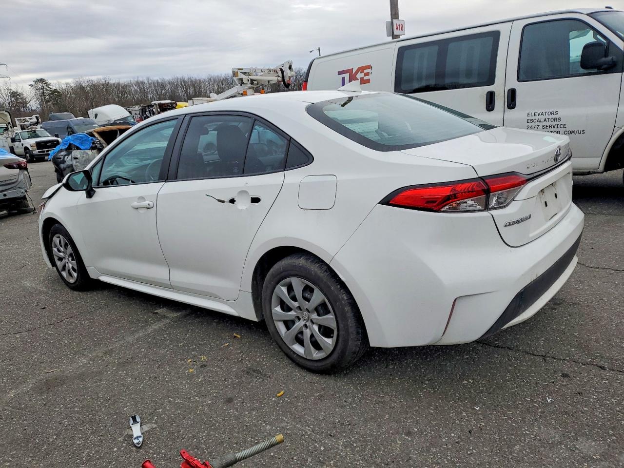 2022 TOYOTA COROLLA LE photo 2