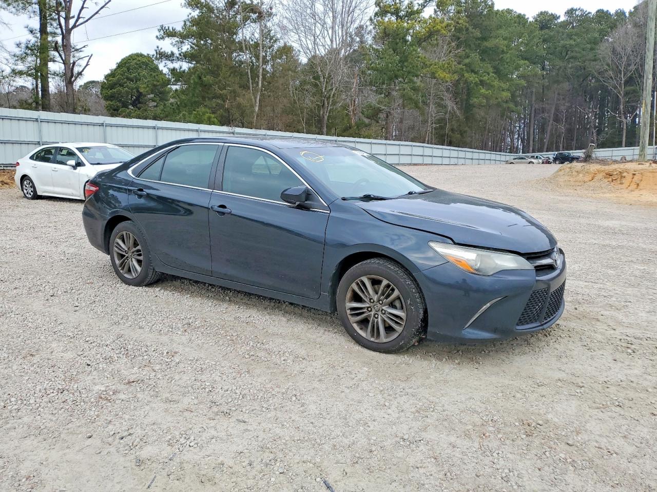 2015 TOYOTA CAMRY LE photo 4