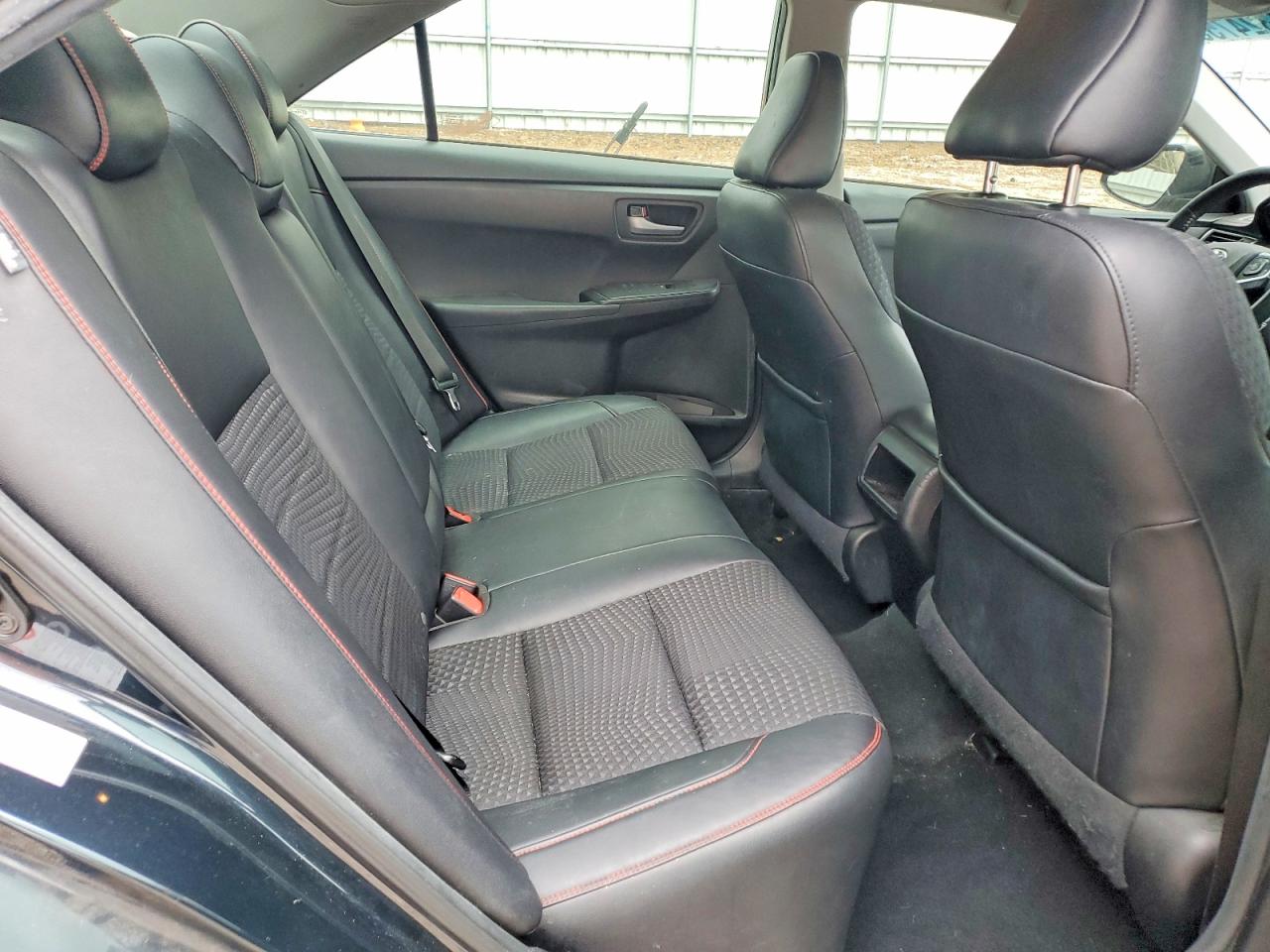 2015 TOYOTA CAMRY LE photo 10
