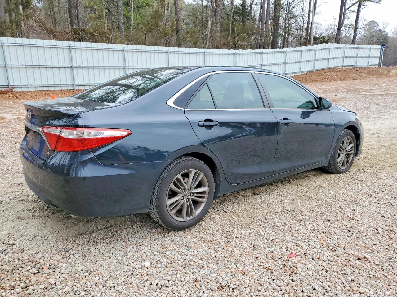 2015 TOYOTA CAMRY LE photo 3
