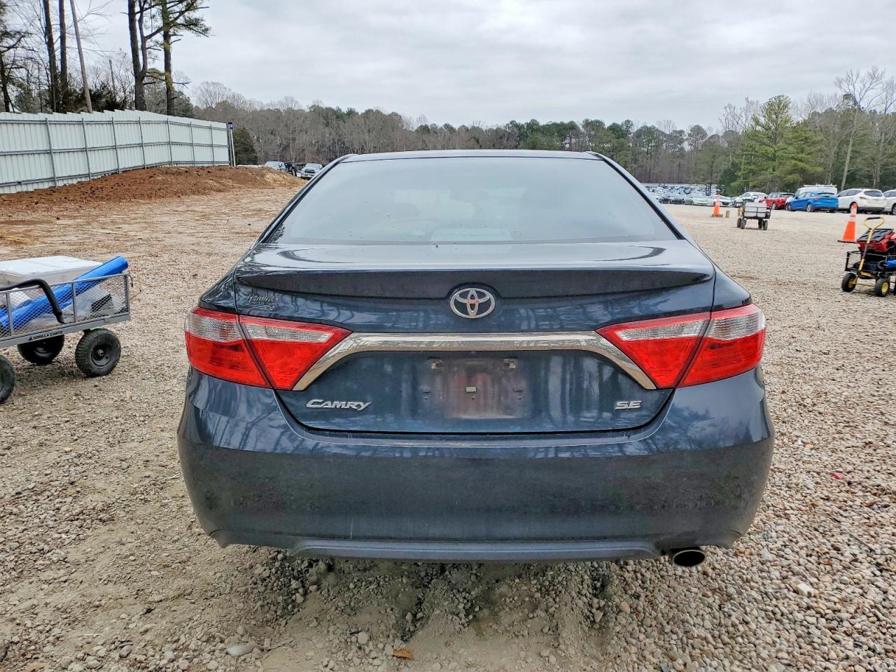 2015 TOYOTA CAMRY LE photo 6