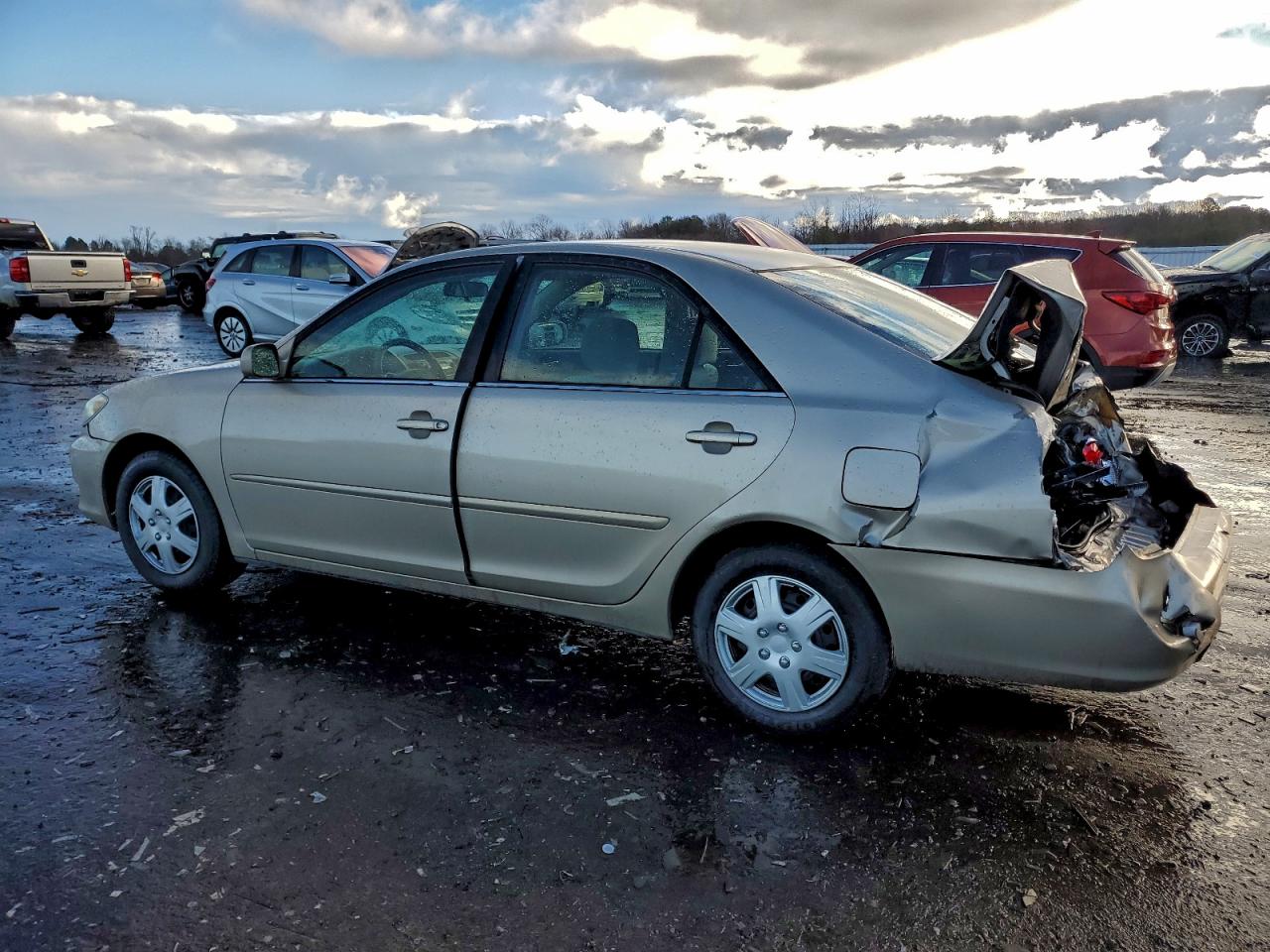 2005 TOYOTA CAMRY LE photo 2