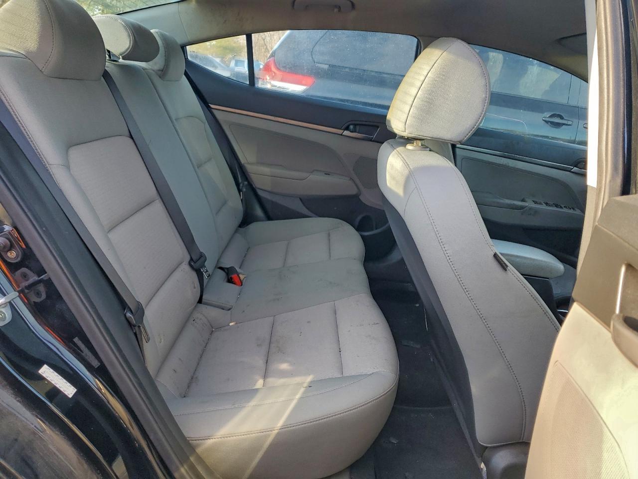 2017 HYUNDAI ELANTRA SE photo 10