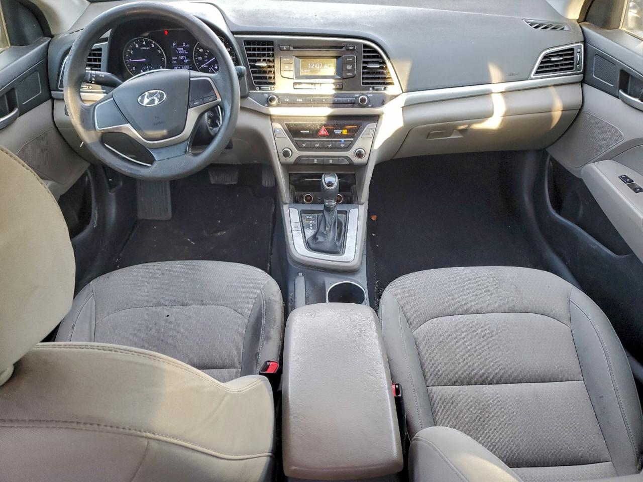 2017 HYUNDAI ELANTRA SE photo 8