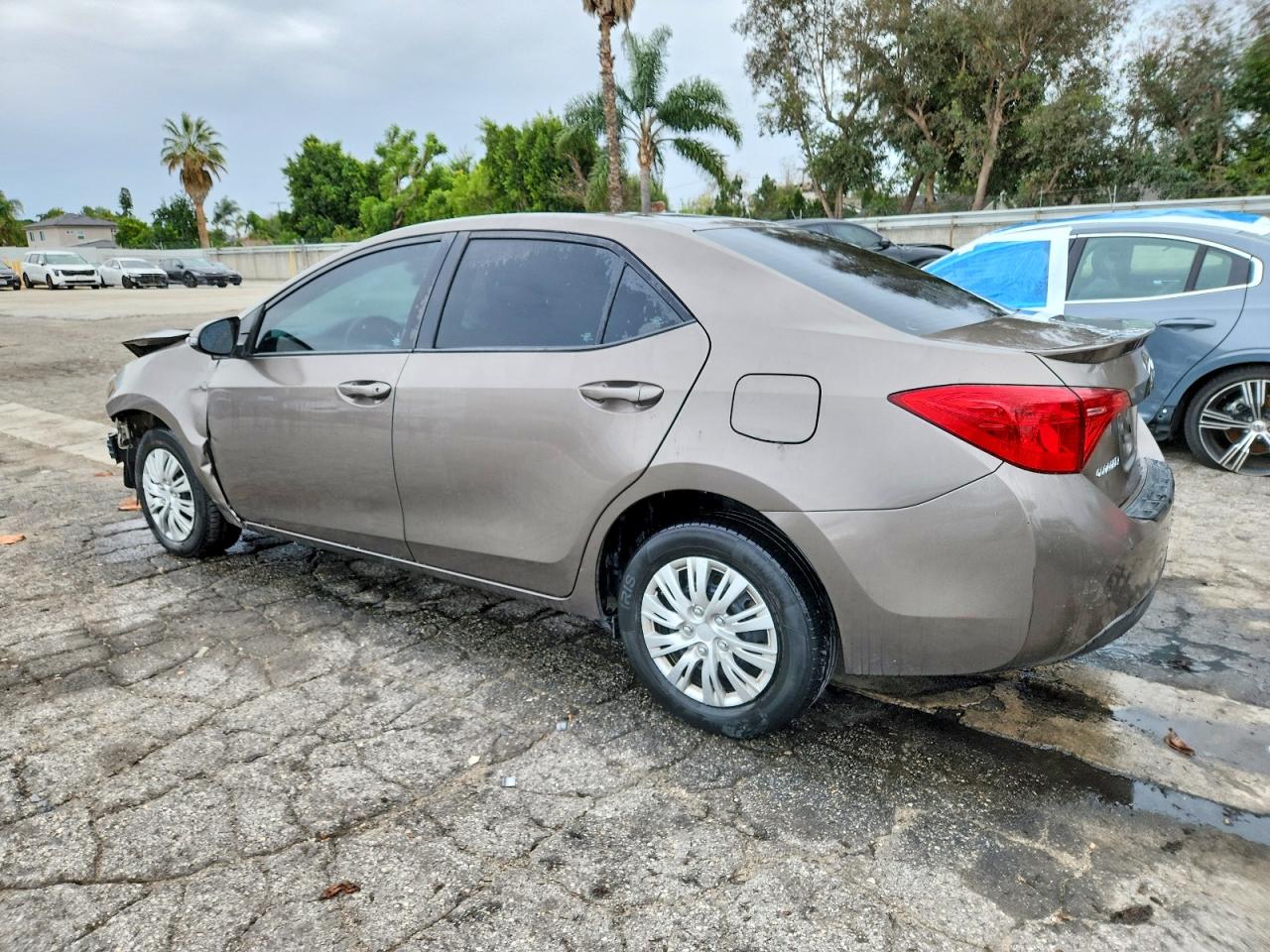 2018 TOYOTA COROLLA L photo 2