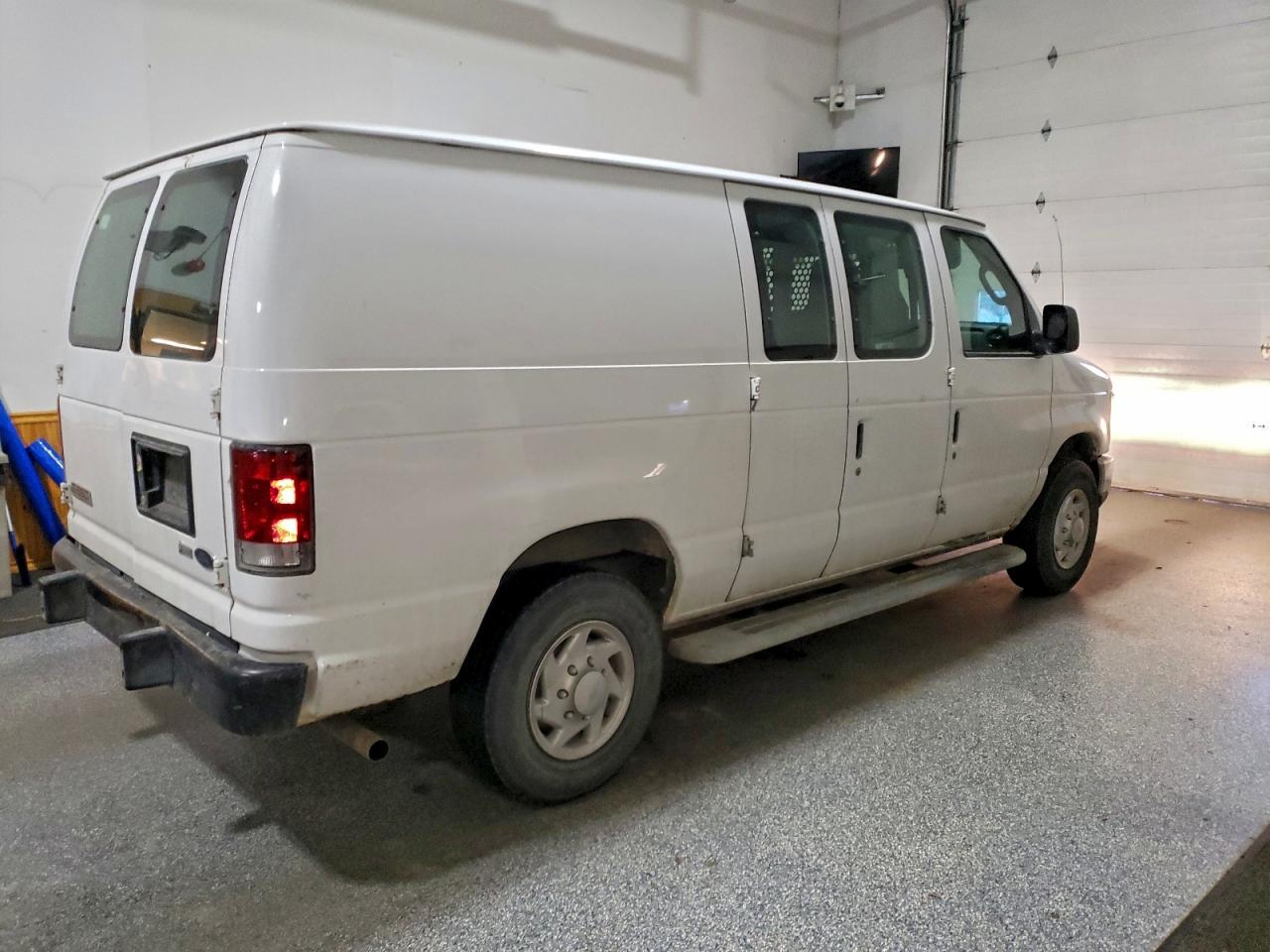 2010 FORD ECONOLINE E250 VAN photo 3
