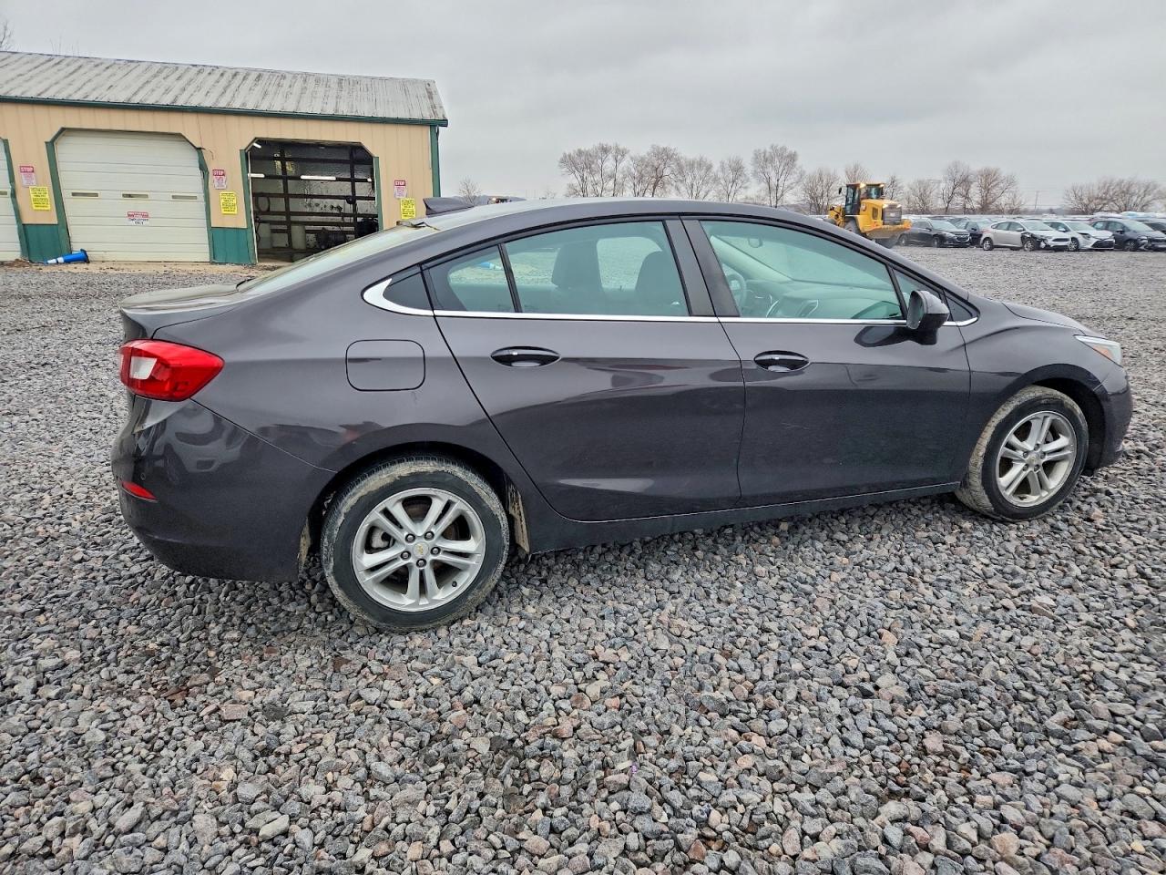 2017 CHEVROLET CRUZE LT photo 3
