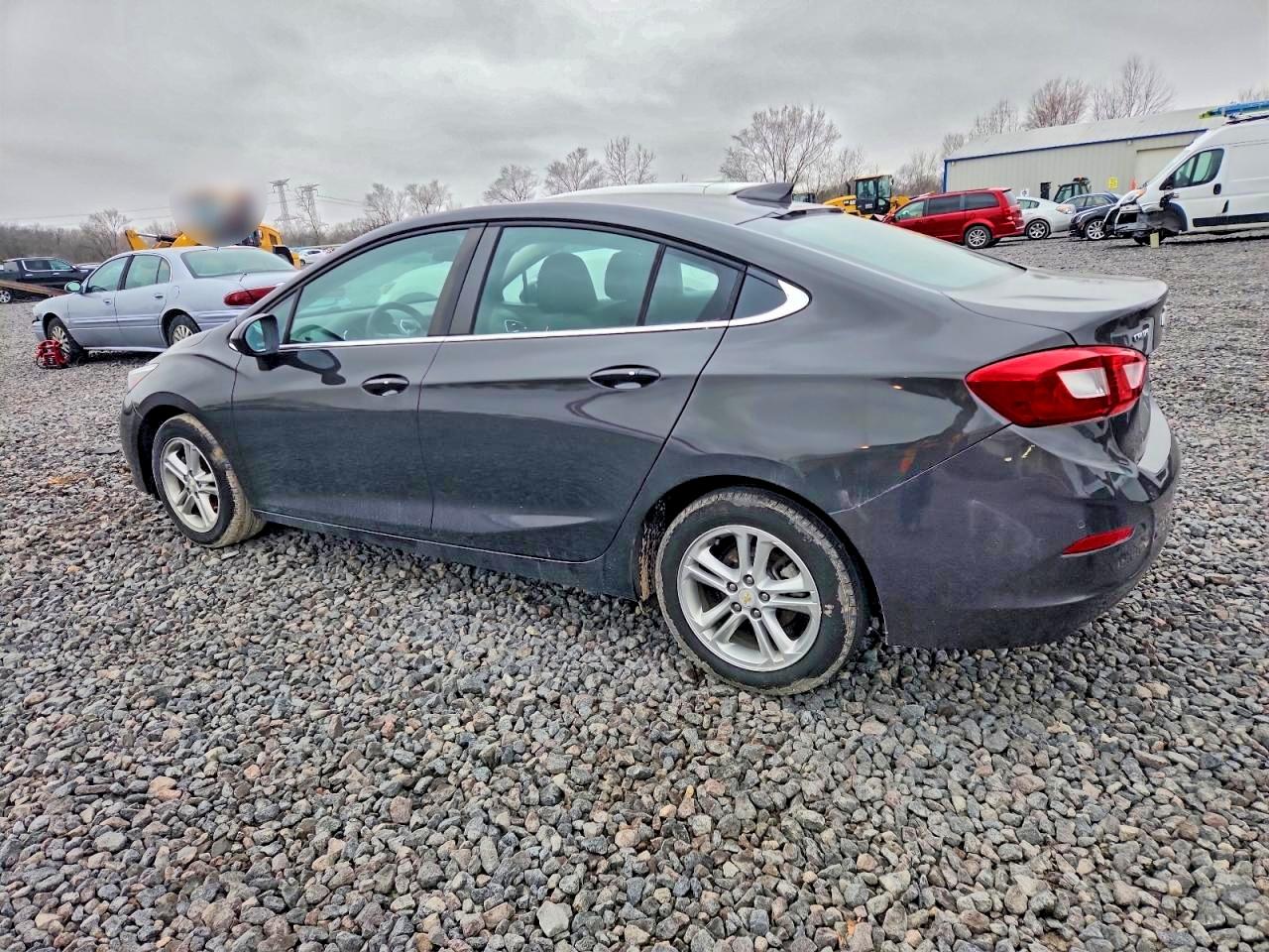 2017 CHEVROLET CRUZE LT photo 2