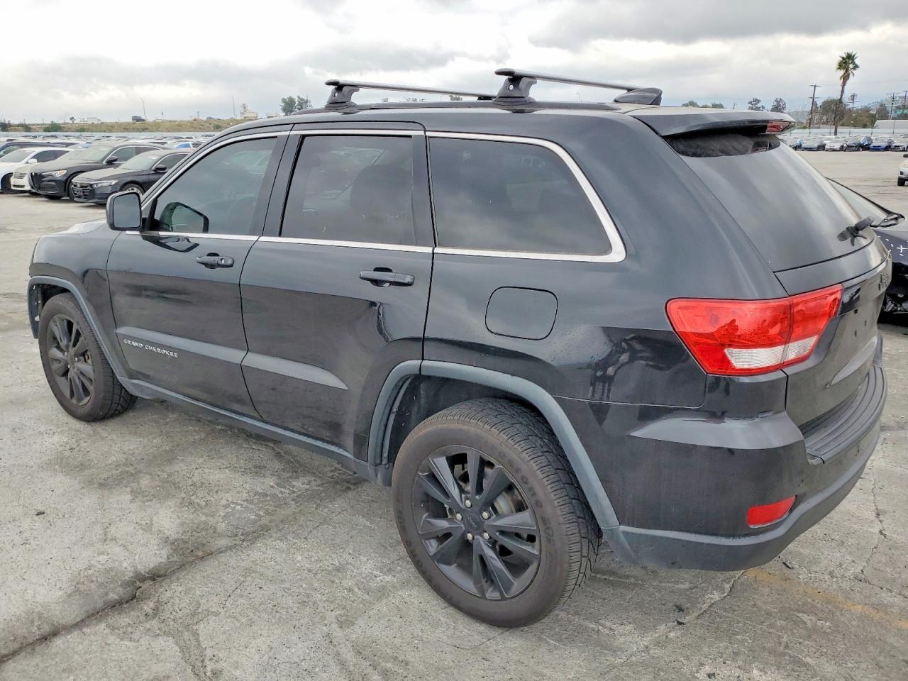 2012 JEEP GRAND CHEROKEE LAREDO photo 2