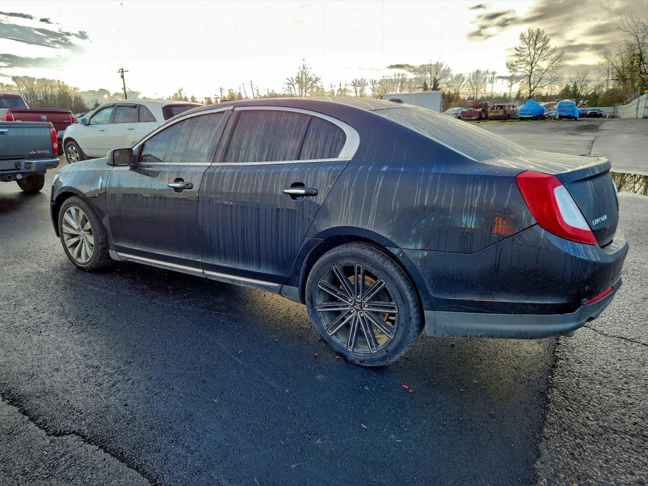 2013 LINCOLN MKS photo 2
