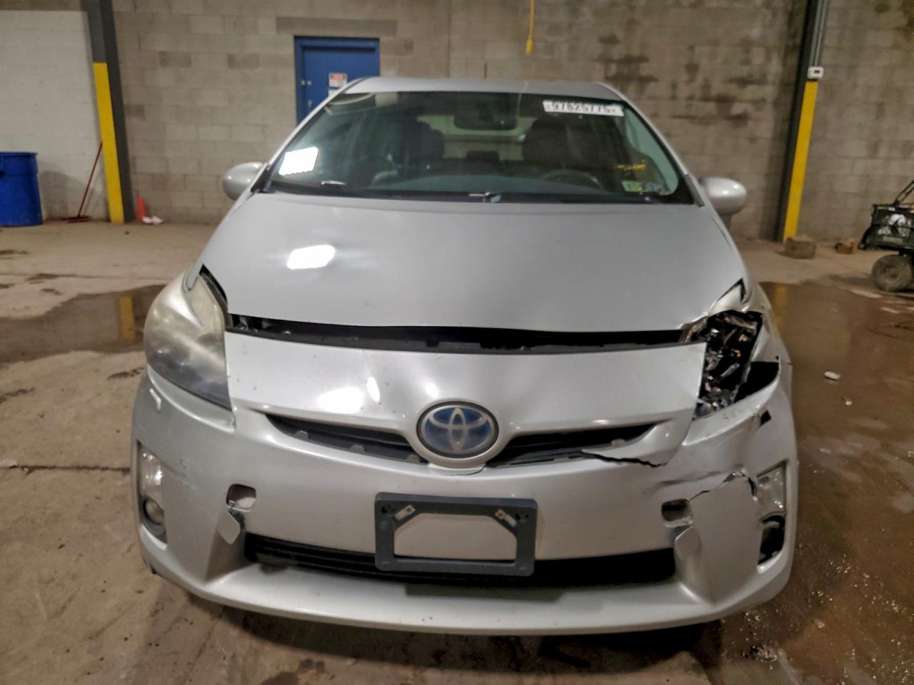2010 TOYOTA PRIUS photo 5