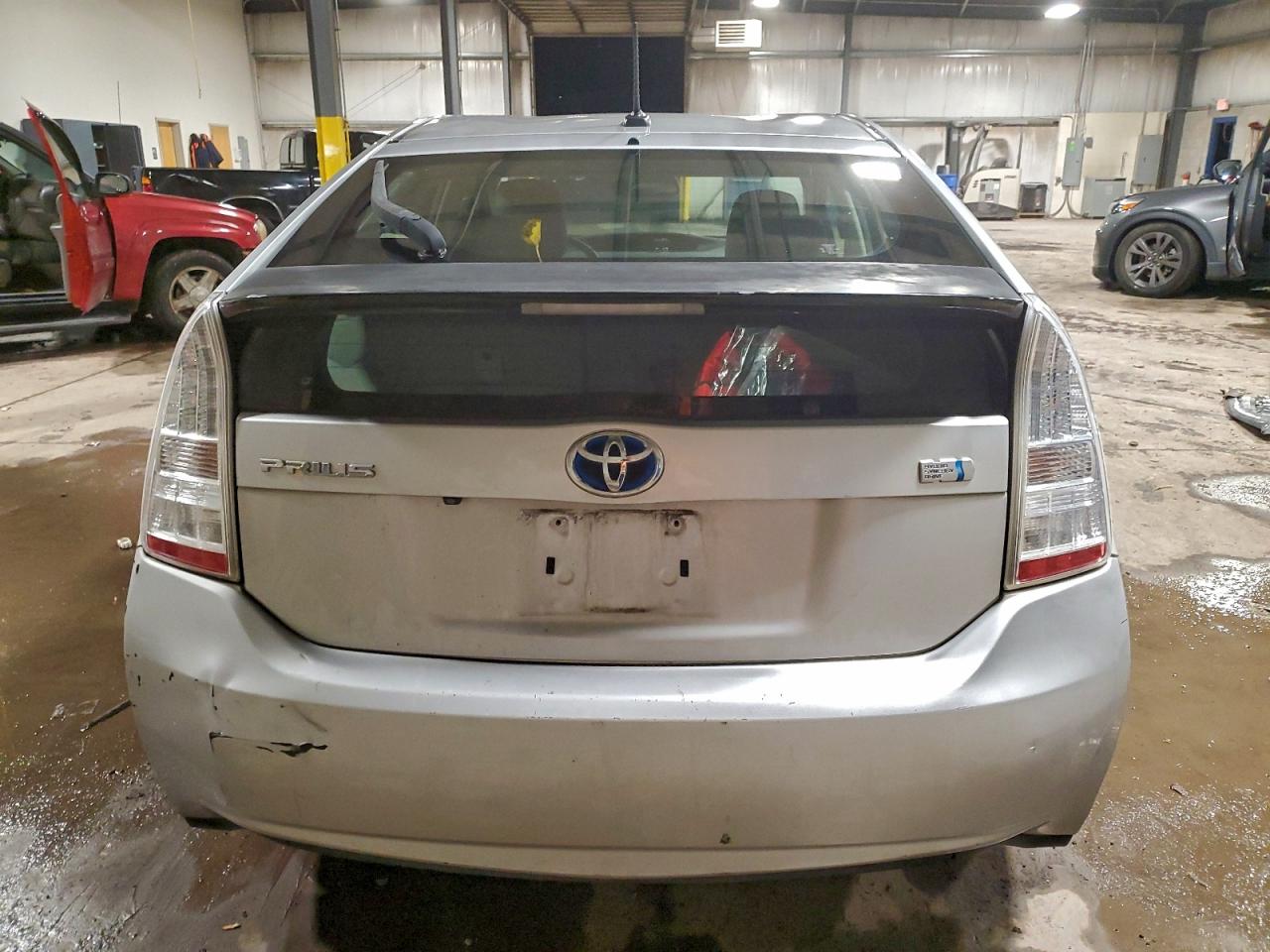 2010 TOYOTA PRIUS photo 6