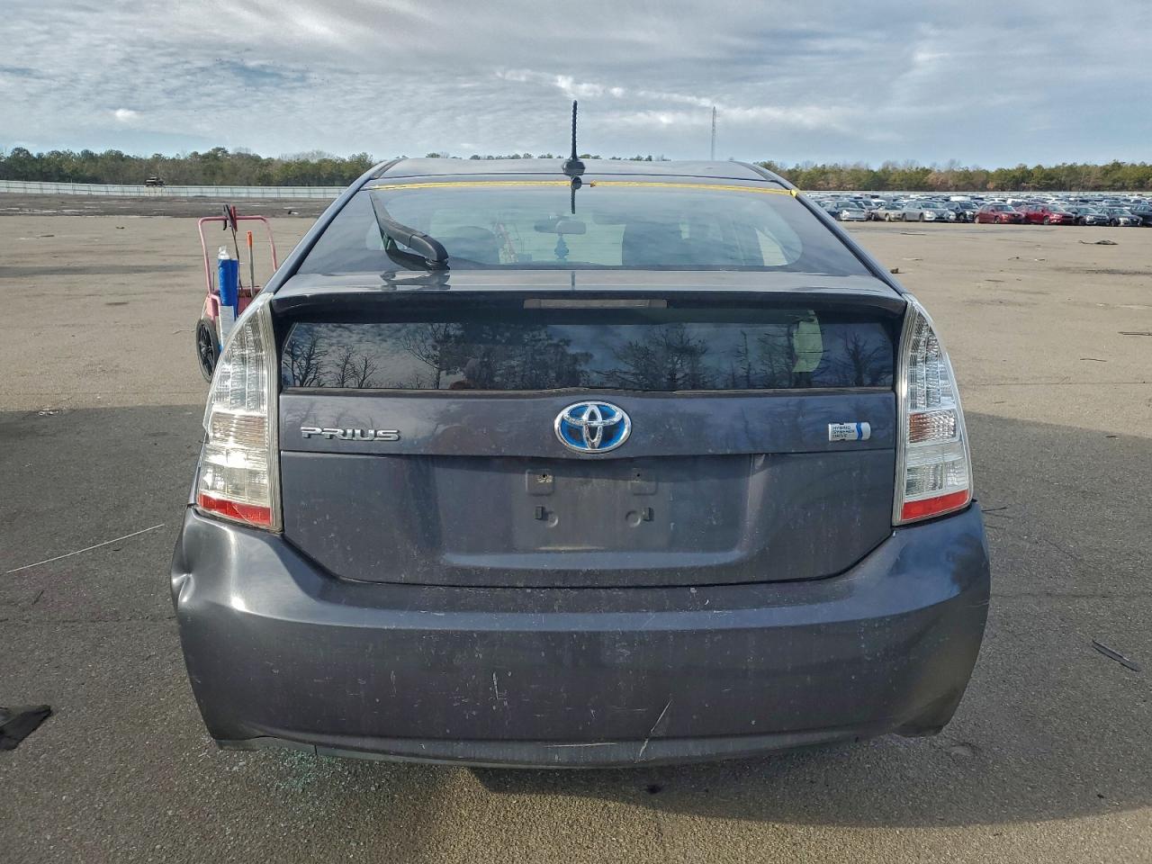 2011 TOYOTA PRIUS photo 6