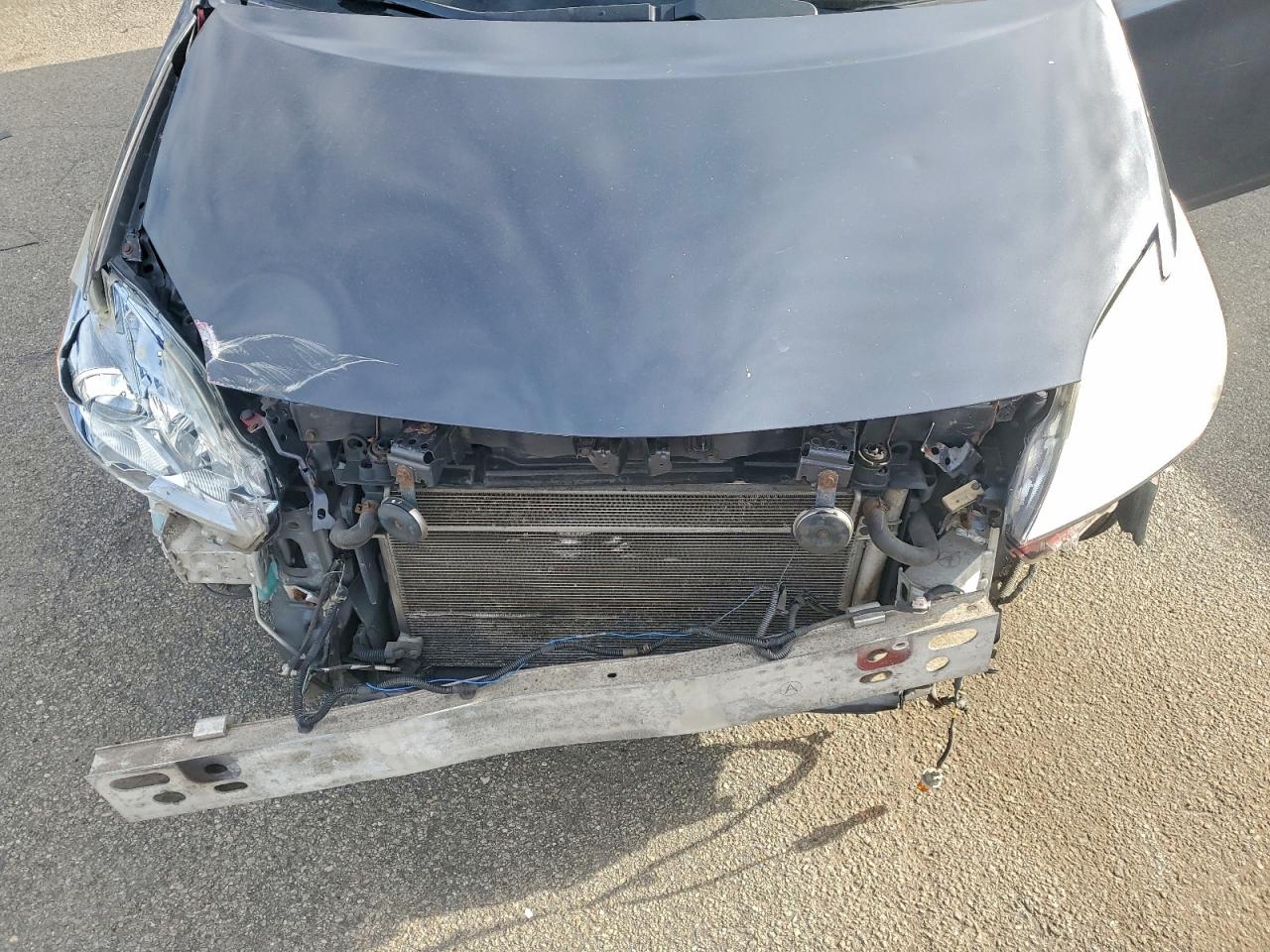 2011 TOYOTA PRIUS photo 11