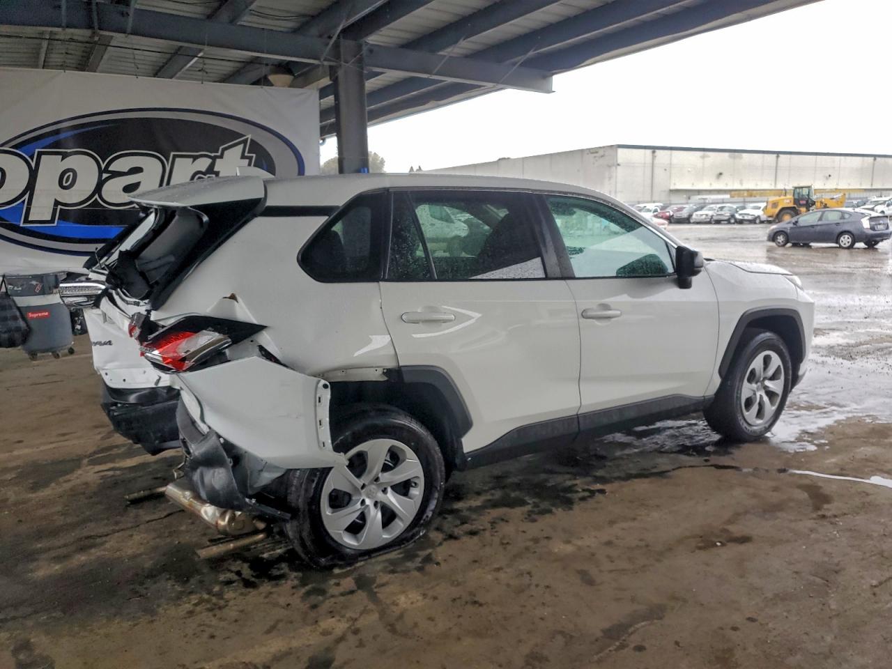 2024 TOYOTA RAV4 LE photo 3