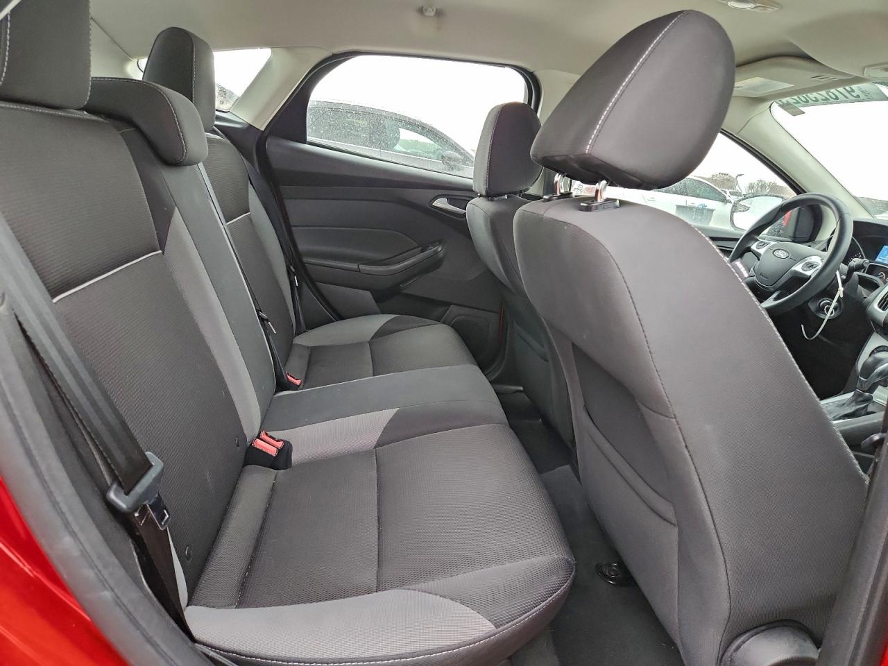 2014 FORD FOCUS SE photo 28