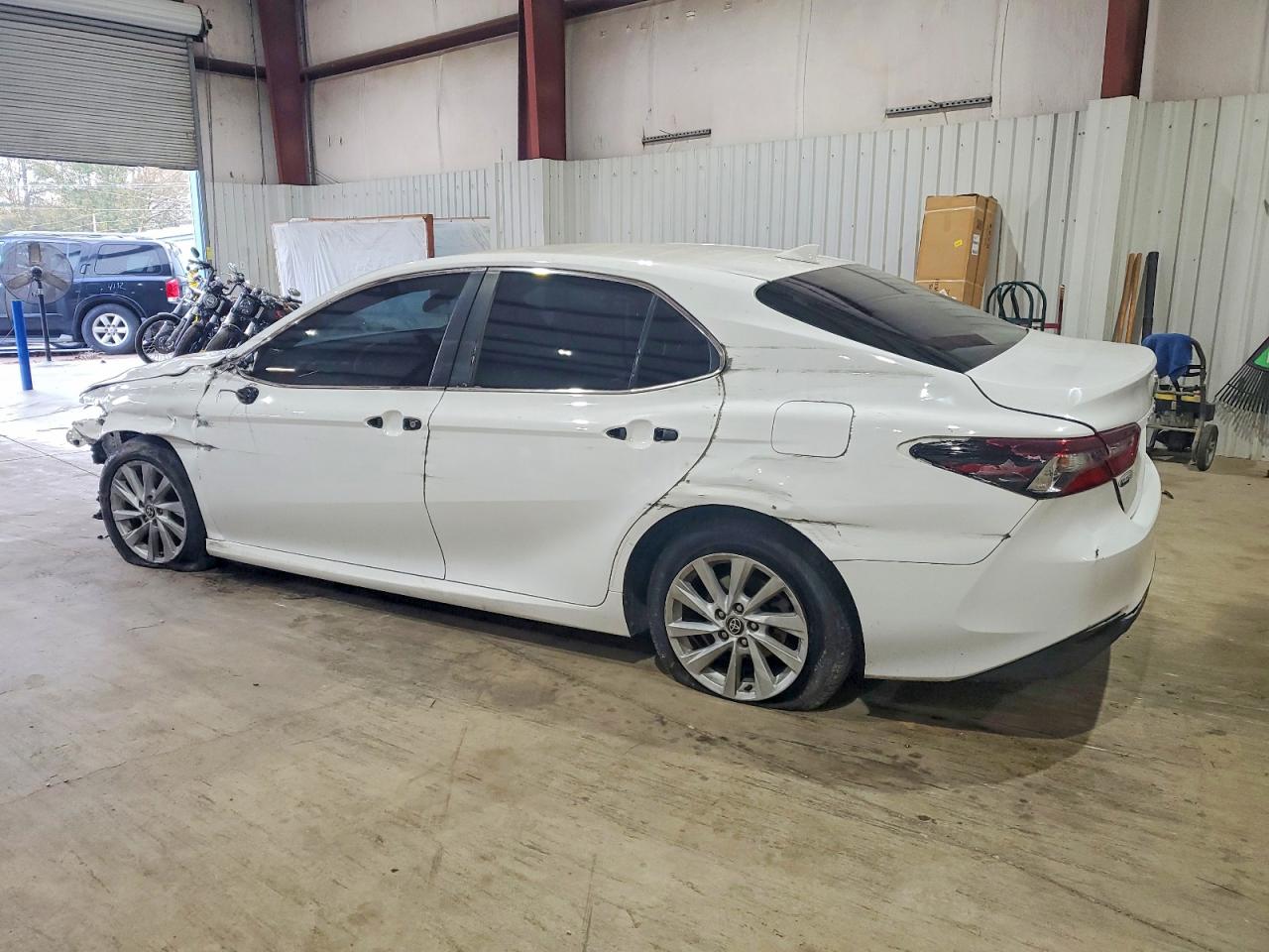 2022 TOYOTA CAMRY LE photo 2