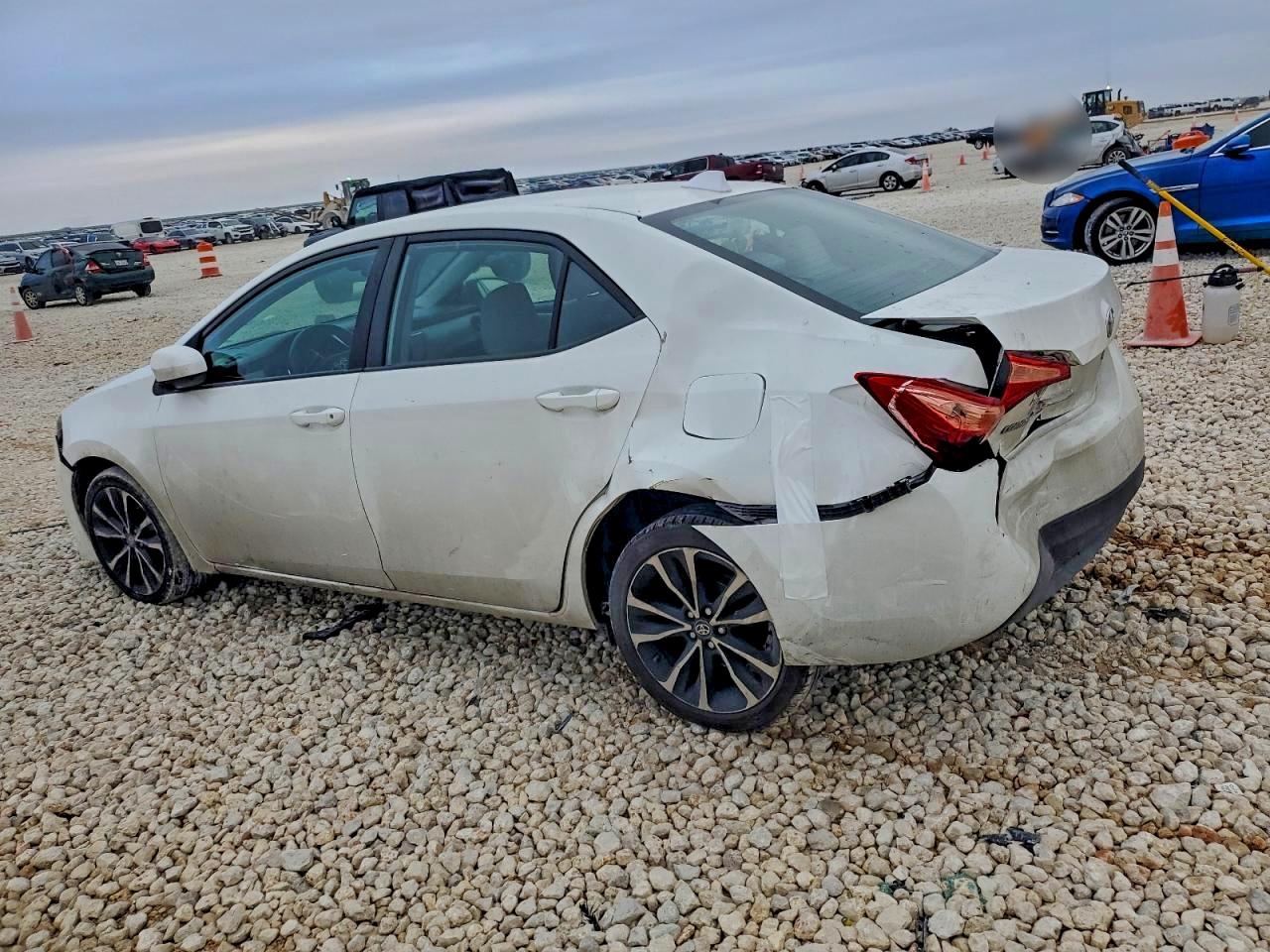 2017 TOYOTA COROLLA L photo 2