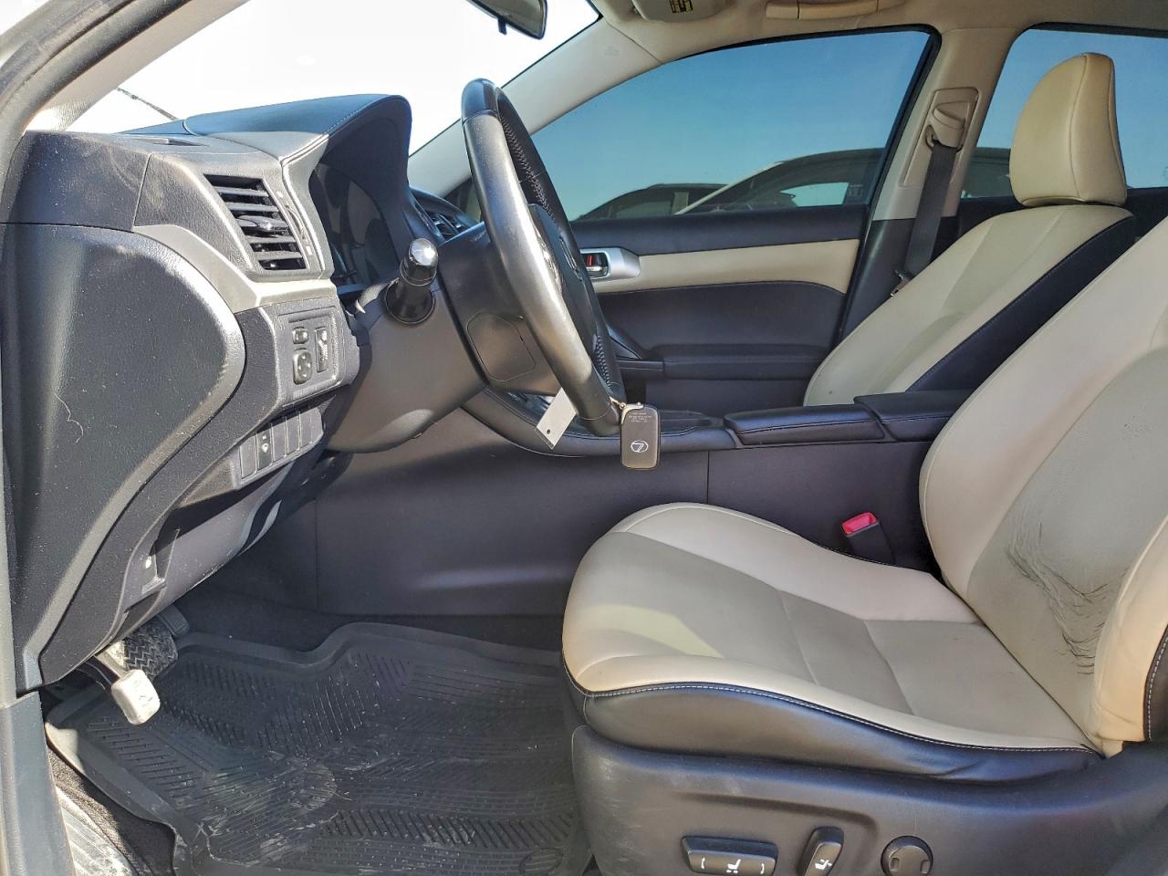2013 LEXUS CT 200 photo 7