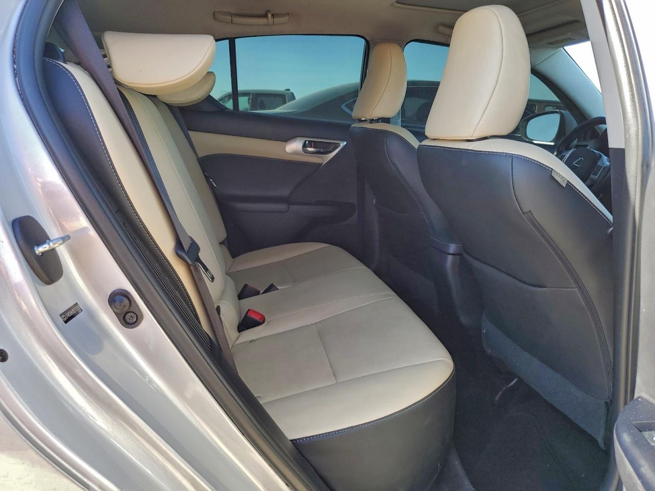 2013 LEXUS CT 200 photo 10