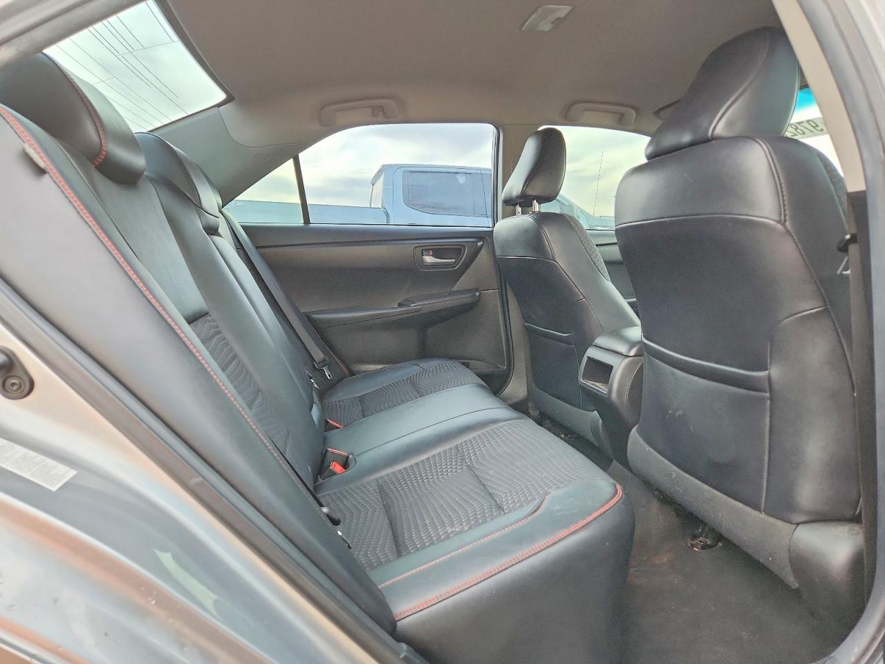 2015 TOYOTA CAMRY SE photo 10