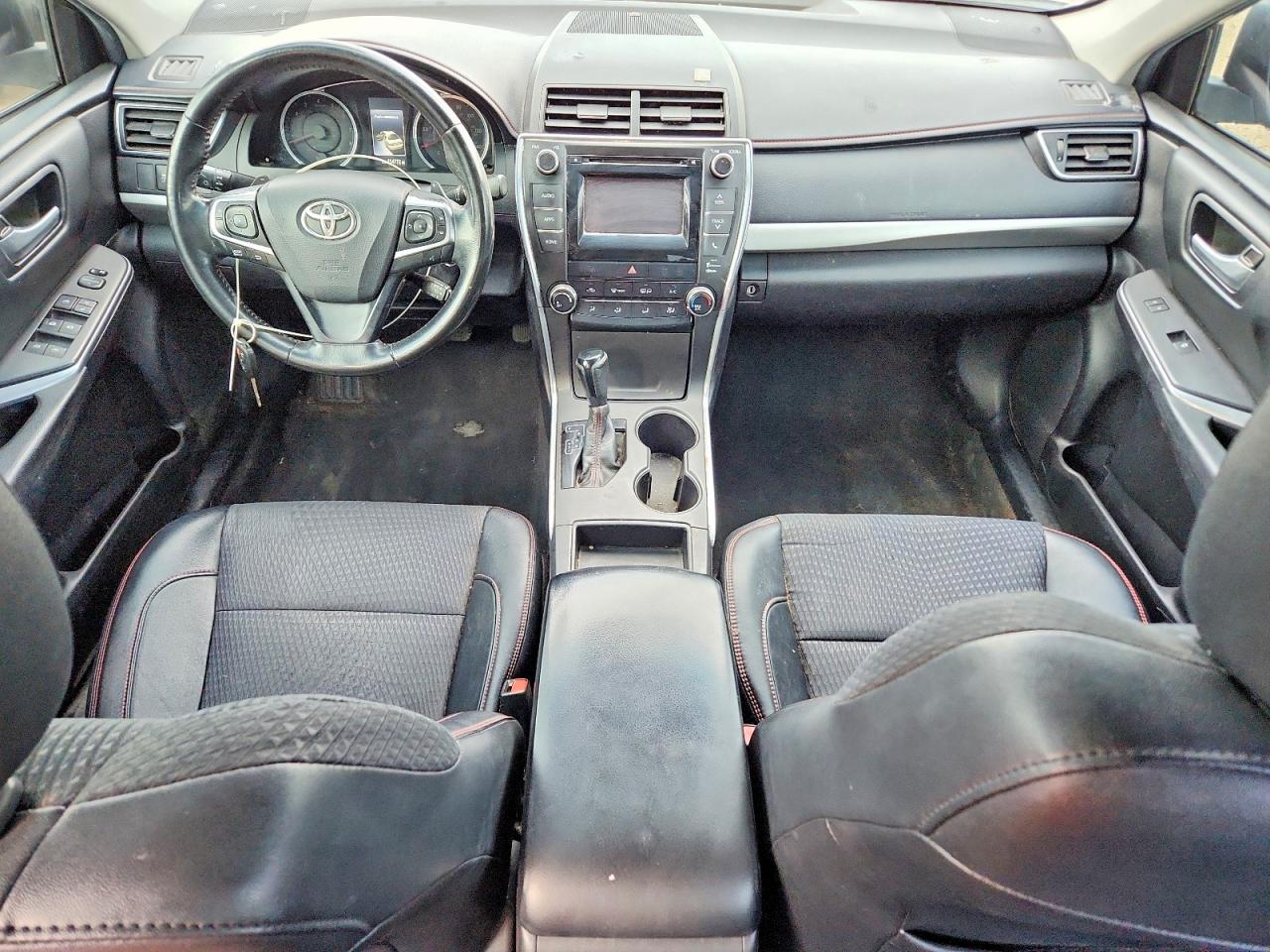 2015 TOYOTA CAMRY SE photo 8