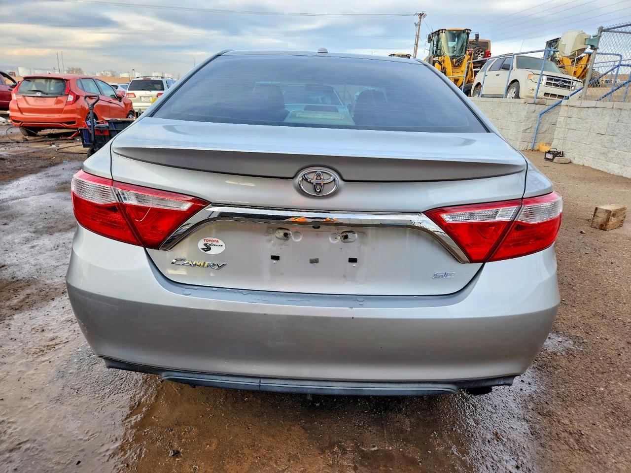 2015 TOYOTA CAMRY SE photo 6