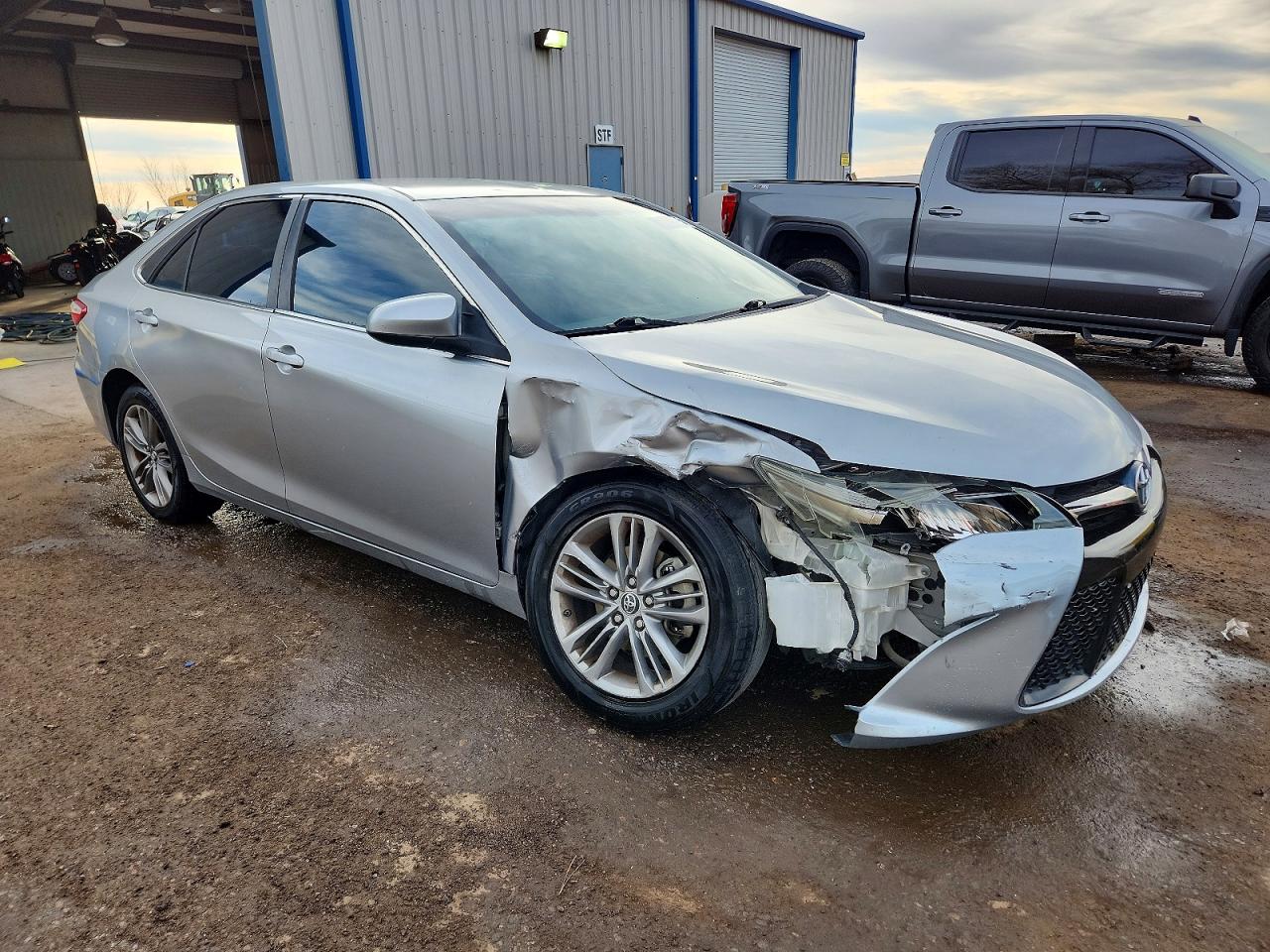 2015 TOYOTA CAMRY SE photo 4