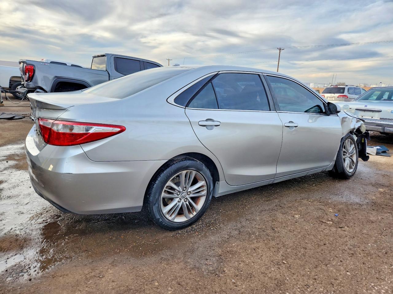 2015 TOYOTA CAMRY SE photo 3