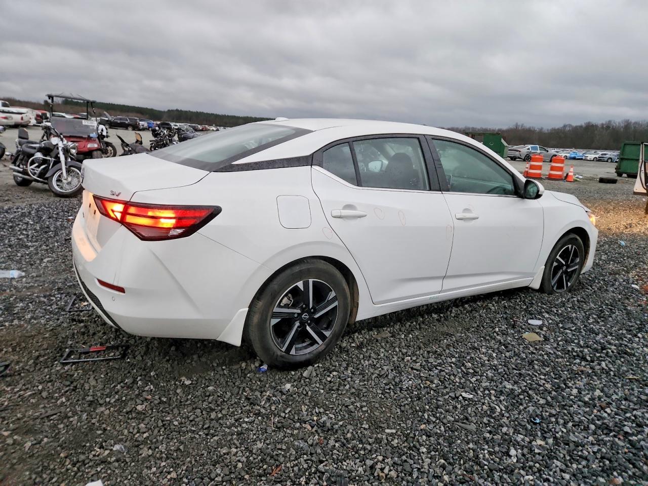 2024 NISSAN SENTRA SV photo 3