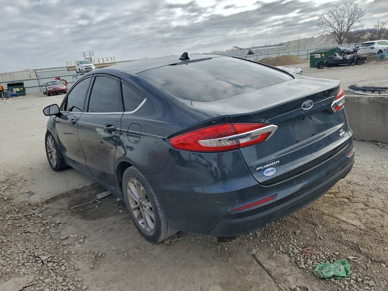 2020 FORD FUSION SE photo 2