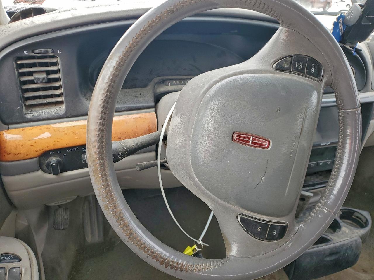 1999 LINCOLN CONTINENTAL photo 9