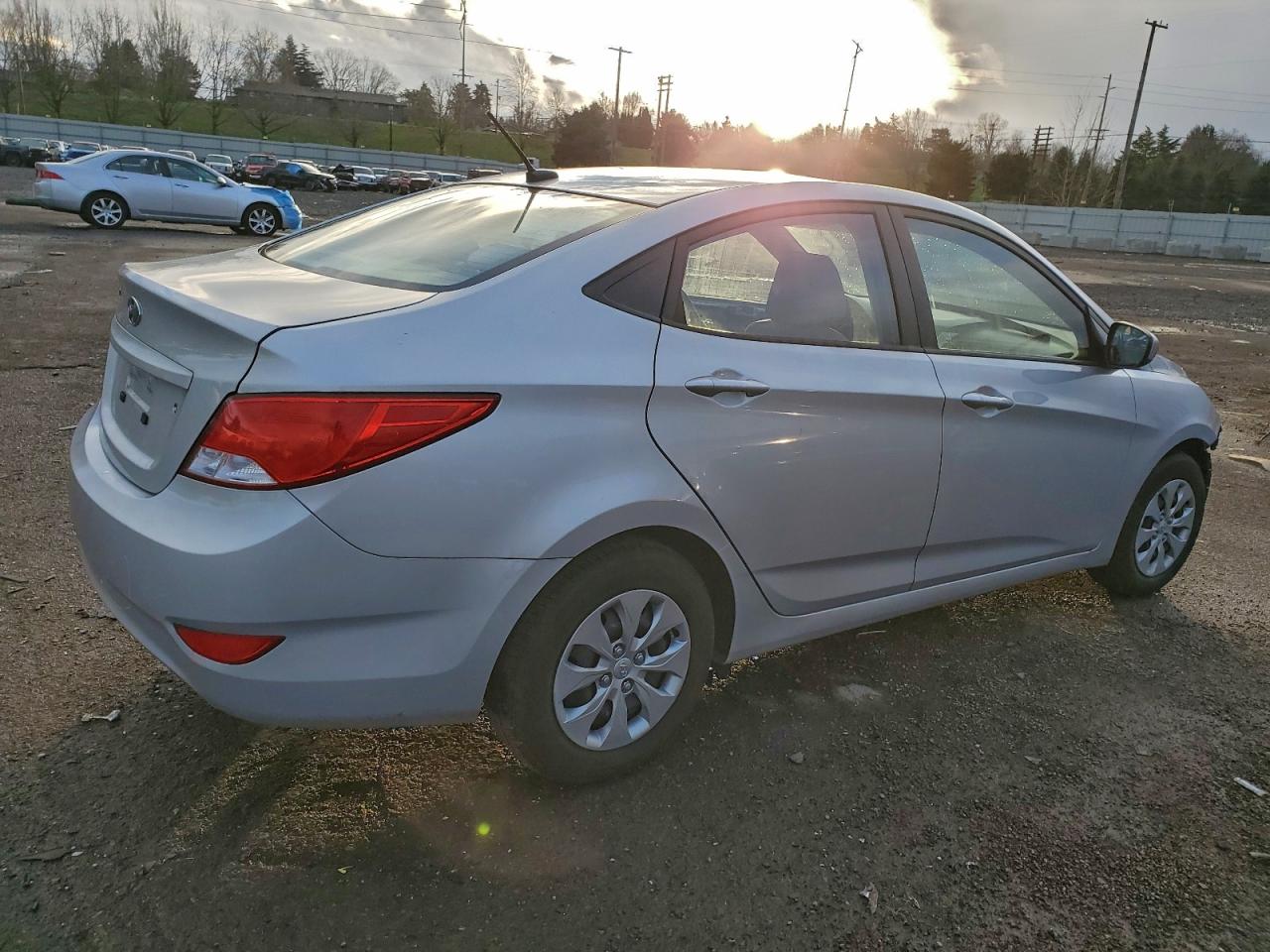 2016 HYUNDAI ACCENT SE photo 3