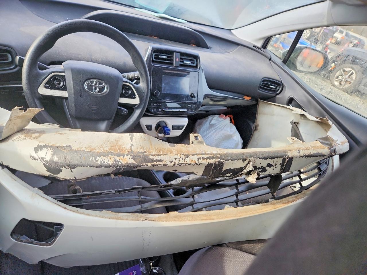 2016 TOYOTA PRIUS photo 8
